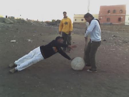 chof alhoras ou la3aba hadi kora ola chof anta